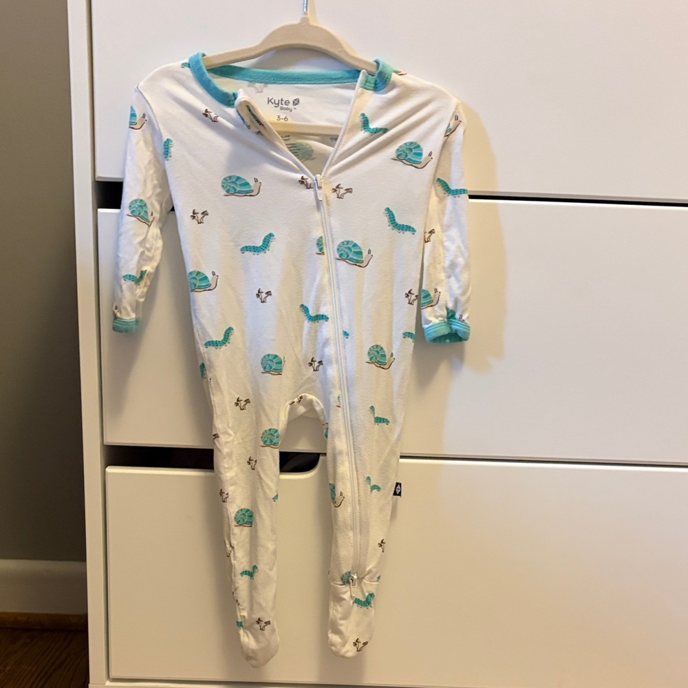 Kyte BABY White & Teal Snail Print Footed One-Piece